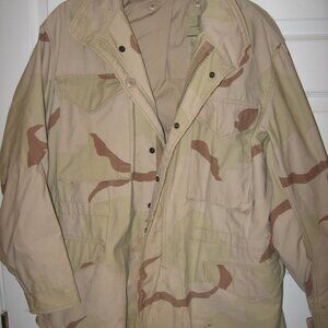 U.S. GI Parka Field Jacket Men's Size Medium Short Early Desert Camouflage